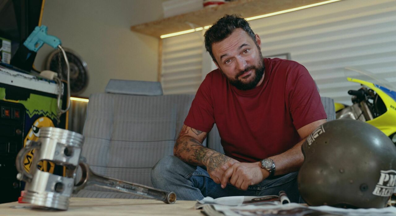 Roby PMG: «Porto la mia vita in tv, ma resto un meccanico che ha voglia di lavorare in officina. Sporcarmi le mani è un bisogno viscerale»