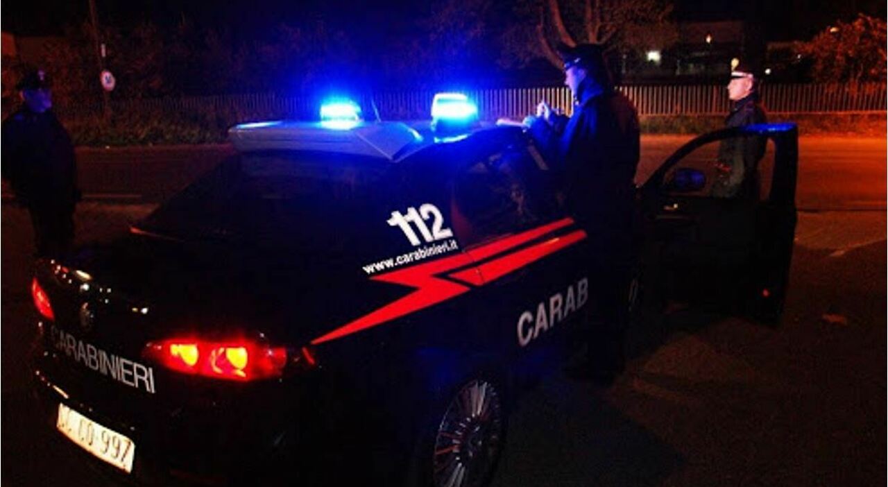 Lite per una ragazza, pestaggio al bar a Marina di Montemarciano: colpito alla testa con una picconata