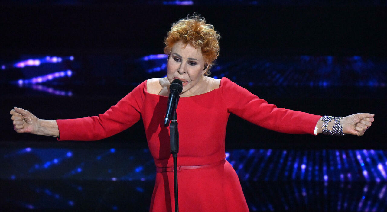 Ornella Vanoni, lunedì i funerali nella chiesa di San Marco a Milano. Due giorni di camera ardente, fiori e lacrime fuori casa