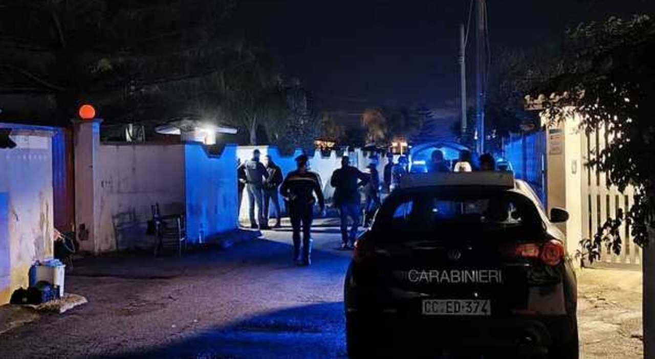 uccide il padre a coltellate