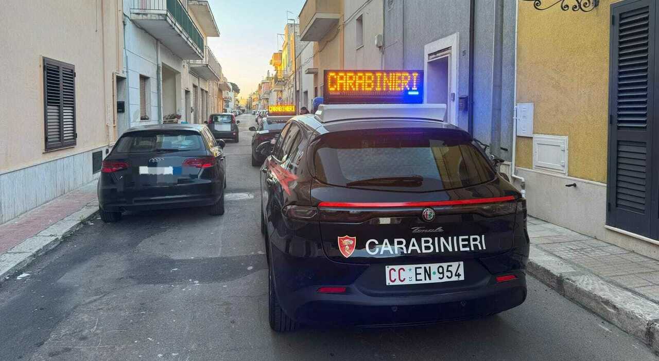 Salento, notte di fuoco: incendio e spari contro un