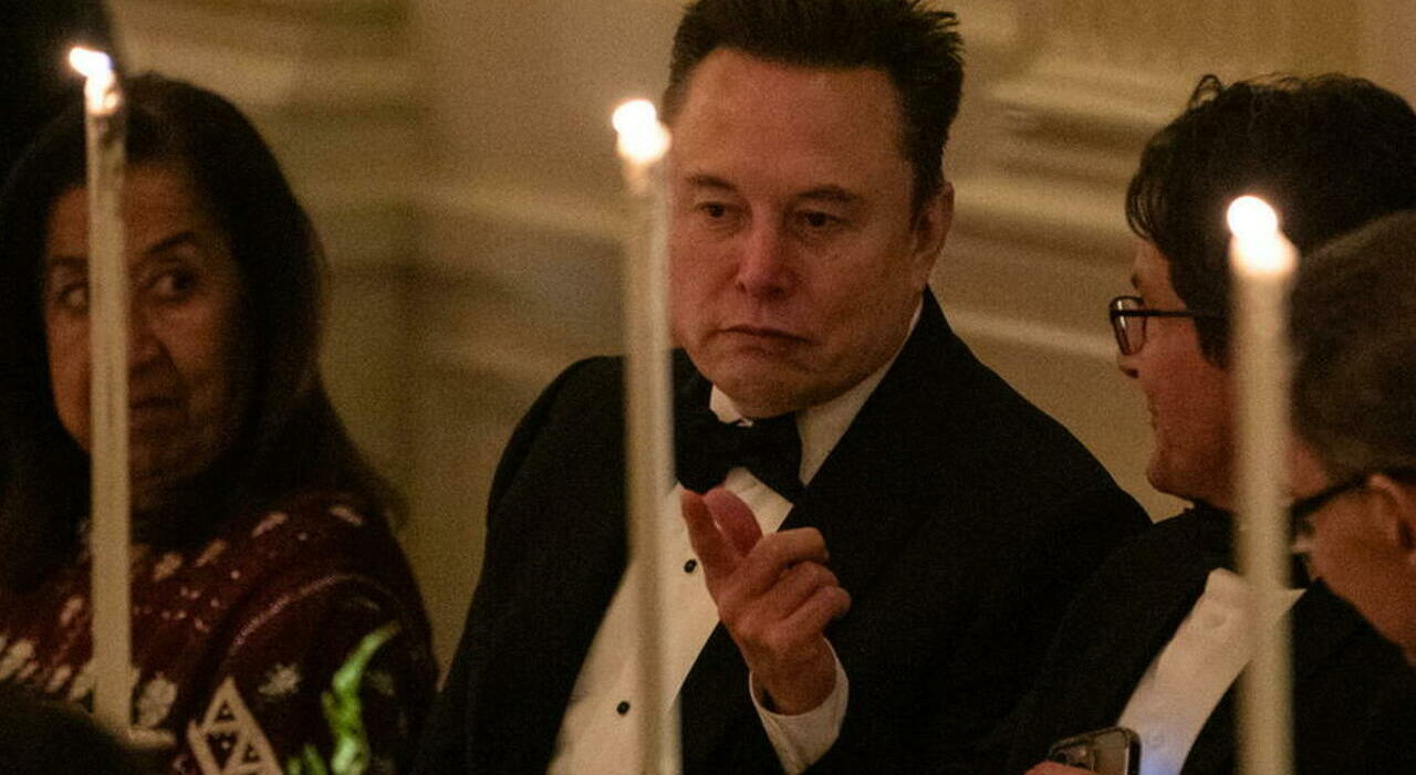 https://statics.cedscdn.it/photos/MED_HIGH/2025/11/23/9206288_23123557_elon_musk_futuro_ia_lavoro_reddito_universale_cosa_ha_detto.jpg