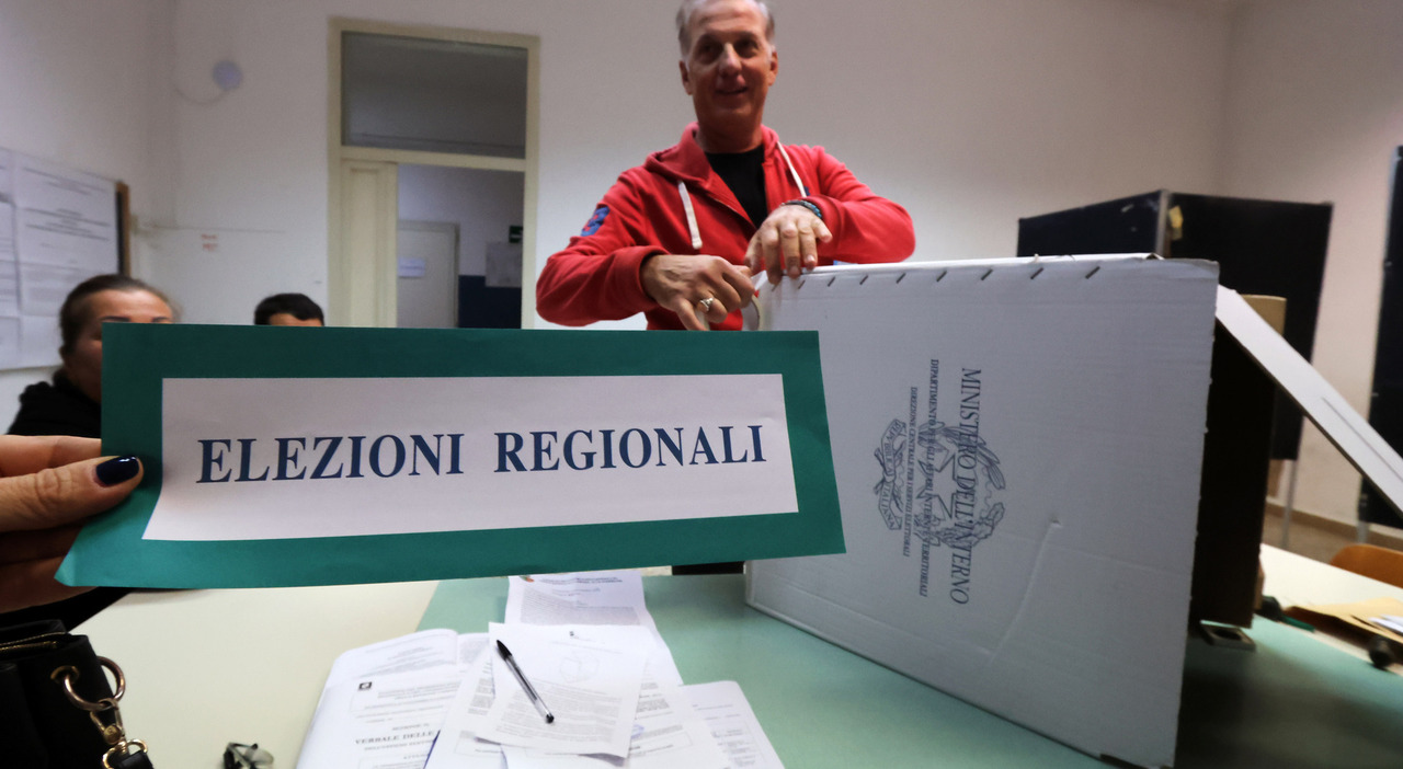 Regionali in Campania, alle ore 12 affluenza ferma all