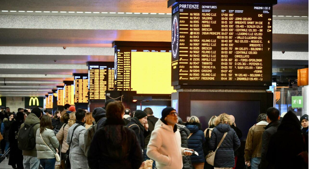 ?Persona investita sui binari a Firenze, treni fermi e cancellati da Milano a Salerno: ritardi fino a 90 minuti sull