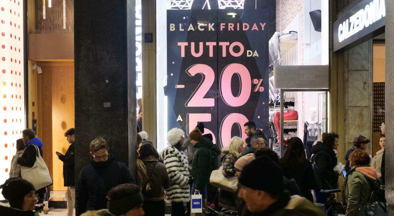 Black Friday, vola l?online ma è boom di truffe: come proteggersi, cosa si compra e quanto si spende