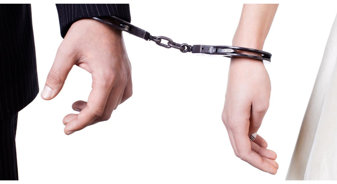 Ancona, matrimonio combinato per la sposa ragazzina: 16enne scappa di casa e ora vive in comunità