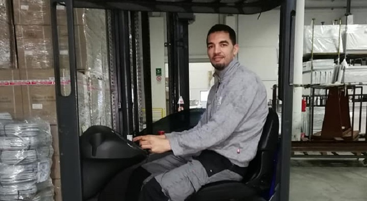 Said El Quadi, operaio muore schiacciato dal muletto in azienda: il 46enne aveva quattro figli piccoli