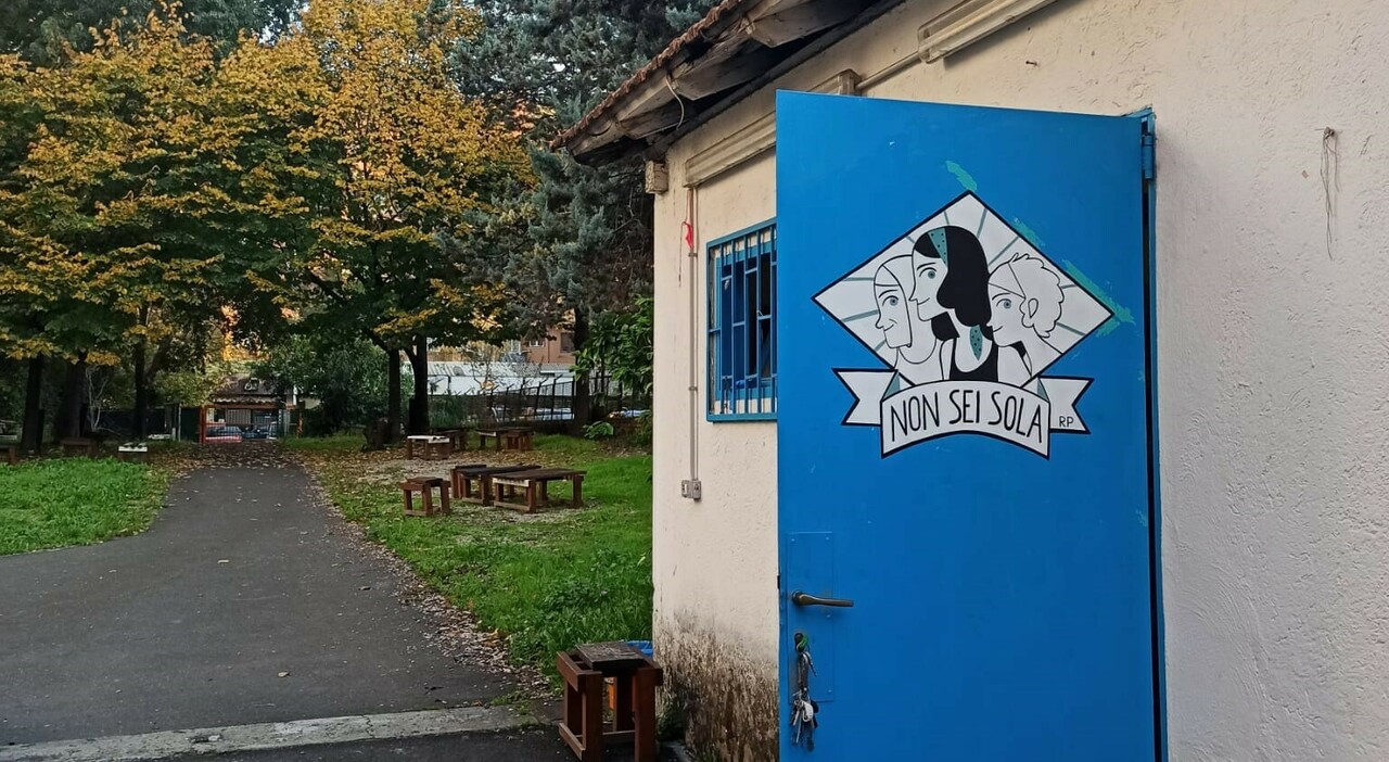 Ogni giorno 64 donne subiscono violenza in casa, i centri antiviolenza: «Siamo luoghi sicuri, ma abbiamo bisogno di più fondi per aiutare tutte»