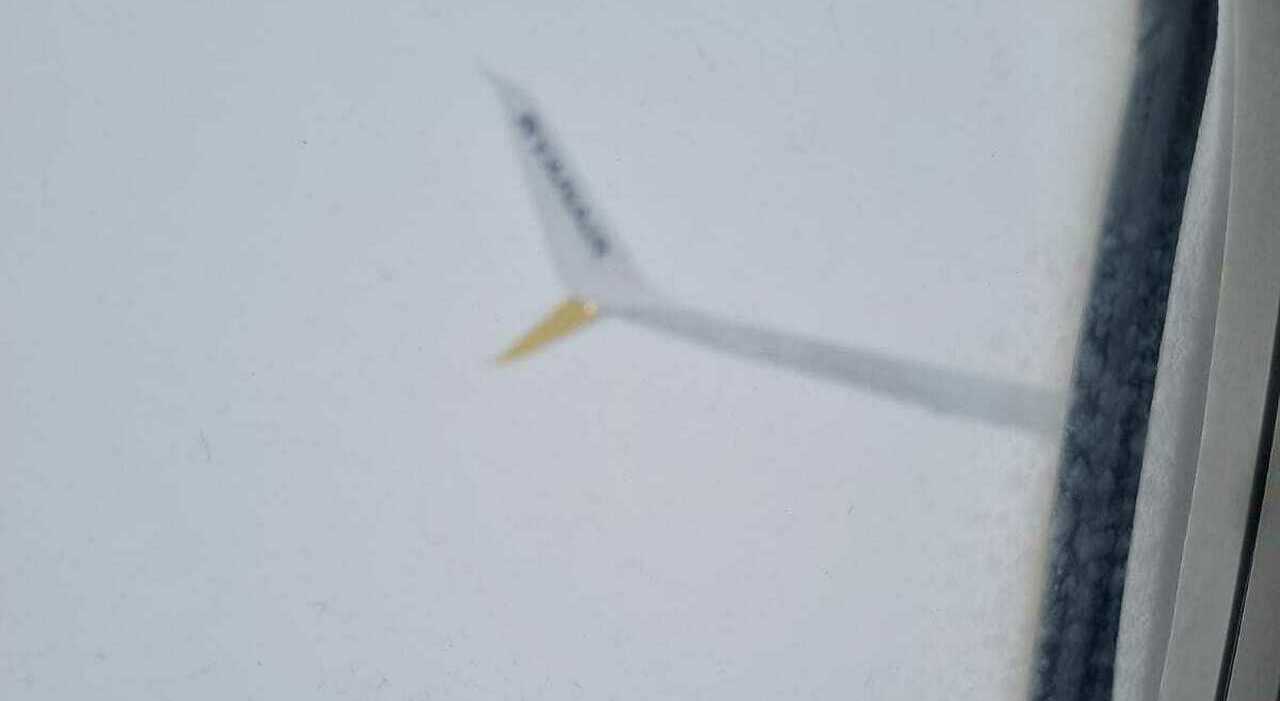 maltempo a napoli due voli per capodichino costretti ad atterrare a roma provenivano da londra e milano