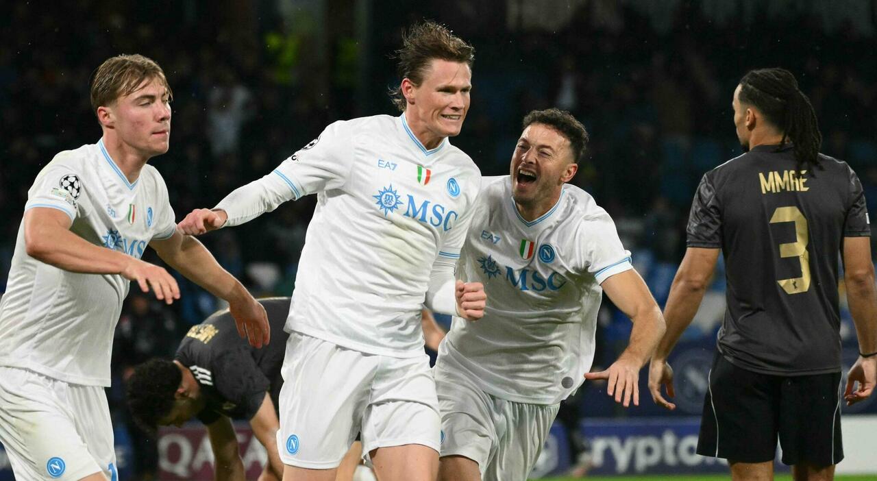 Napoli-Qarabag 2-0, le pagelle: McTominay (7,5) trascinatore, Hojlund (5) sbaglia un rigore