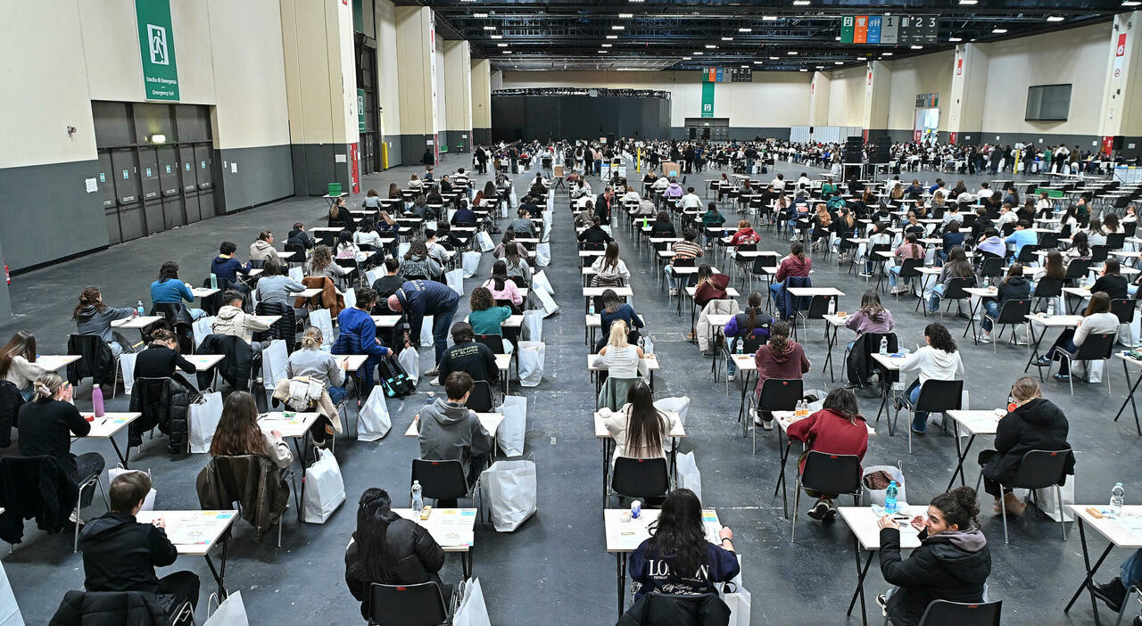 Test Medicina, il Ministero sgonfia lo scandalo: «Foto online? Solo pochi casi su 160mila». Nel mirino Napoli e Catania