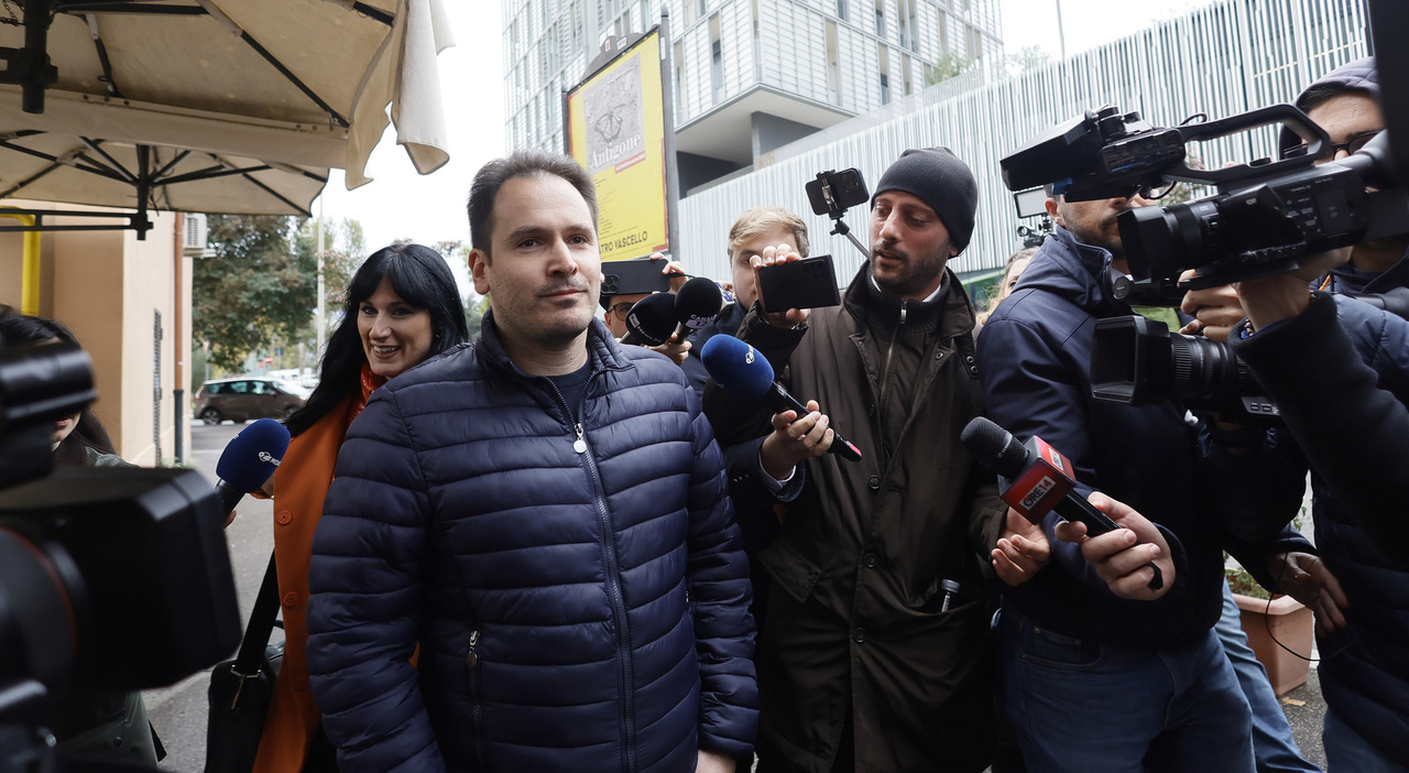 Garlasco, nuova svolta dalla perizia sulle unghie di Chiara Poggi: «Tracce compatibili con il Dna di Andrea Sempio» Garlasco, nuova svolta dalla perizia sulle unghie di Chiara Poggi: «Tracce compatibili con il Dna di Andrea Sempio»