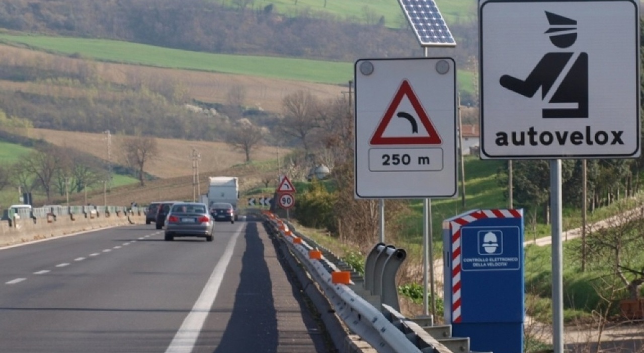 Autovelox, cosa cambia dopo il 30 novembre: multe nulle se l?apparecchio non è registrato. Il Mit pubblicherà l?elenco online