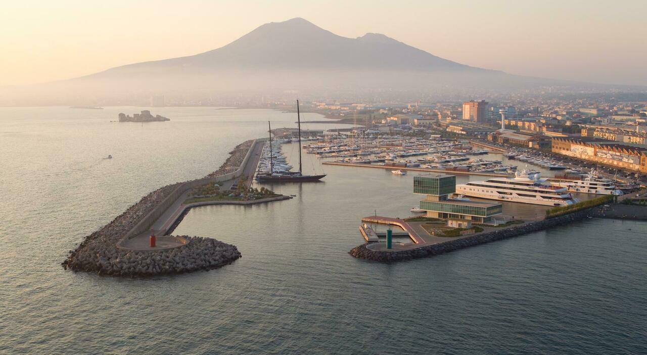 Castellammare, tentano estorsione e gettano in mare un perito assicurativo: due arresti Castellammare, tentano estorsione e gettano in mare un perito assicurativo: due arresti