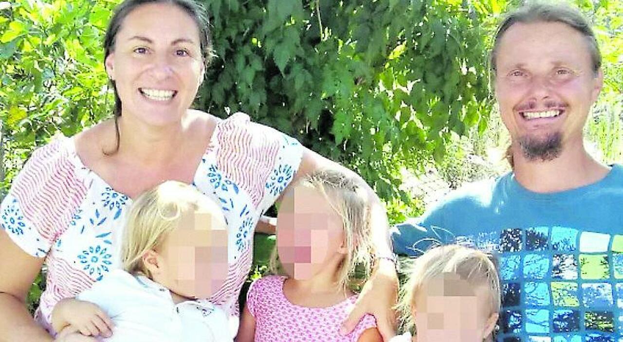 Coppia nel bosco sostenuta dai familiari, il 31 marzo l?attivo dell