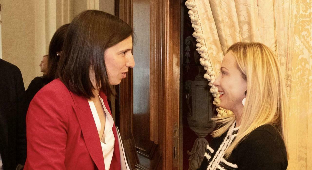 Atreju, Meloni sì a Schlein ma con Conte: «Non scelgo il leader della sinistra»