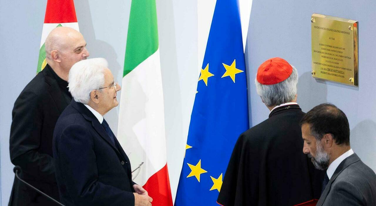 Mattarella, tappa a Napoli. cerimonia con Battaglia: «Ingiustizie, mai neutrali»