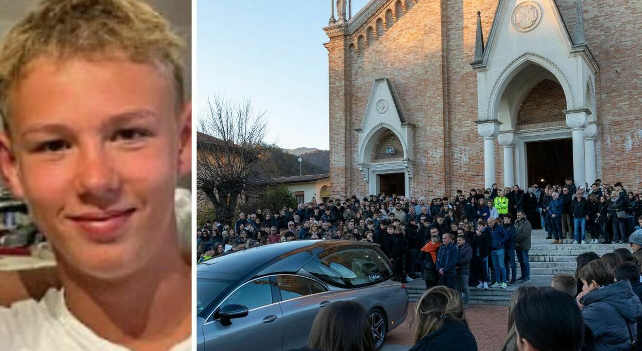 «Samuel addio, dovevamo salvarti»: oltre mille persone ai funerali del 15enne che si è gettato dal ponte di Vidor. L?amico: non sono arrivato in tempo