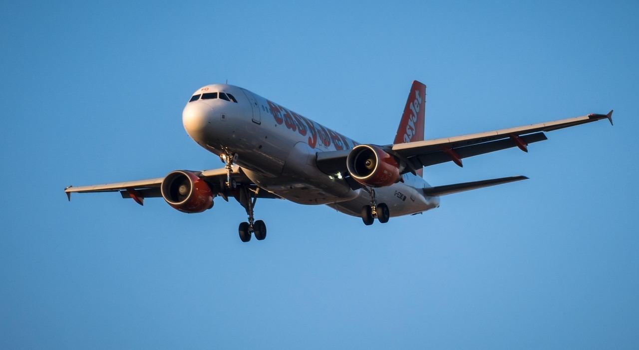 Airbus ferma 6.000 aerei A320, a rischio migliaia di voli. «Urgente aggiornamento al computer di bordo»