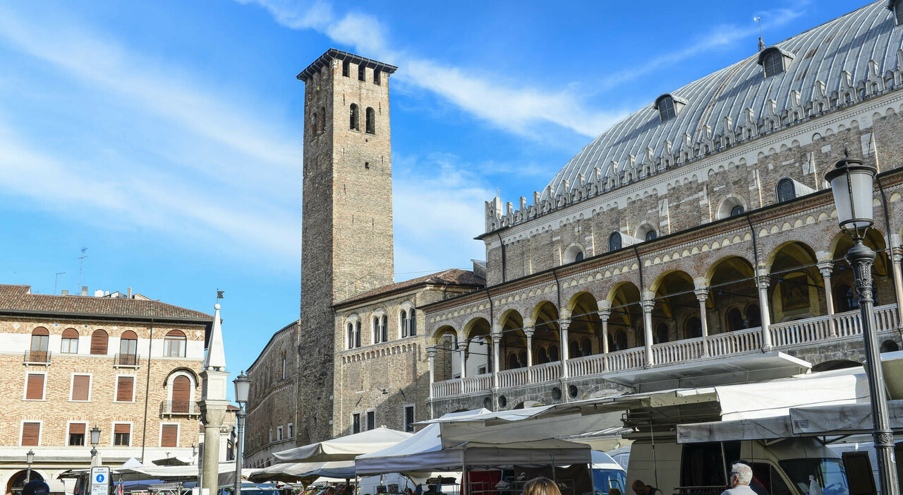 https://statics.cedscdn.it/photos/MED_HIGH/2025/11/30/9218385_30163602_torre_degli_anziani_apertura_prenotazioni_panorama_padova.jpg