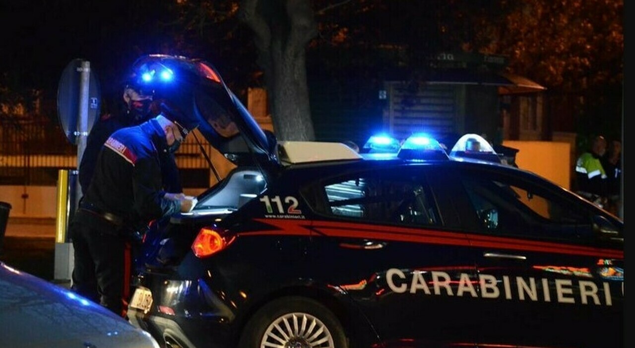 Marito e moglie trovati morti in casa a Firenze: «Sui corpi ferite di arma da taglio». Duplice omicidio o omicidio suicidio?