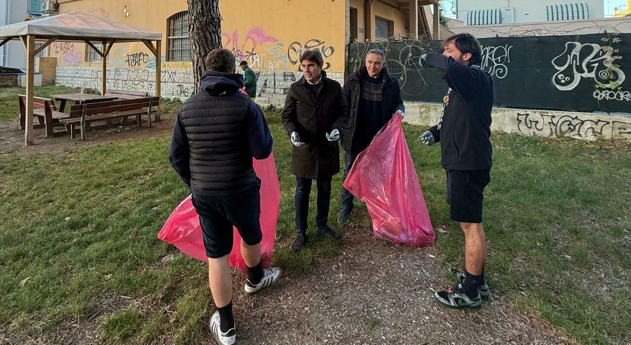 basta bivacchi stretta del comune di pesaro ripuliti anche i parchi di pantano
