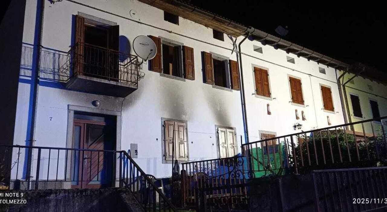 Incendio a Treppo Carnico, anziano torna a casa accompagnato dal figlio e trova l