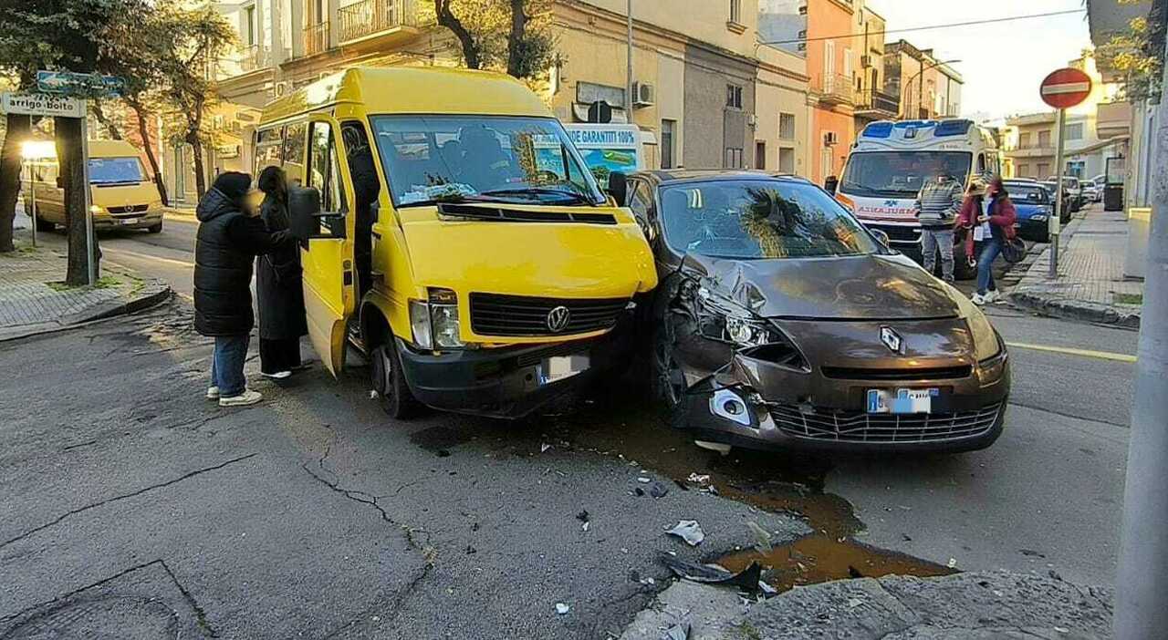 Incidente a Nardò: scontro tra auto e scuolabus, mattinata di paura per i bambini