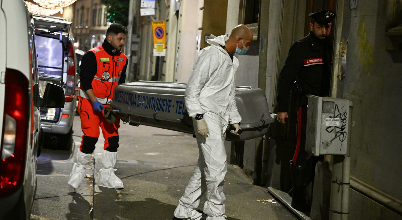 ?Coniugi morti a Firenze, ipotesi omicidio-suicidio: «Lui l