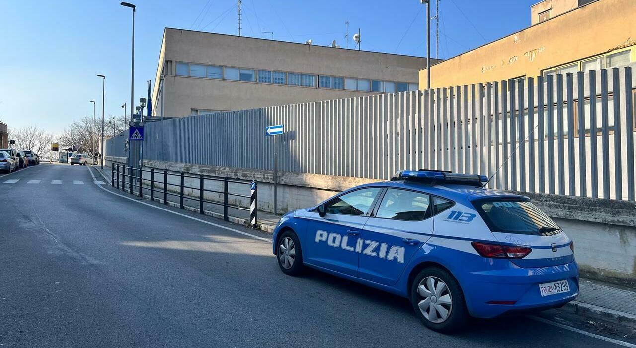 Ancona, incontri proibiti e foto hot in chat: ragazzine adescate, va a processo. L?sos lanciato dalla madre di una 12enne