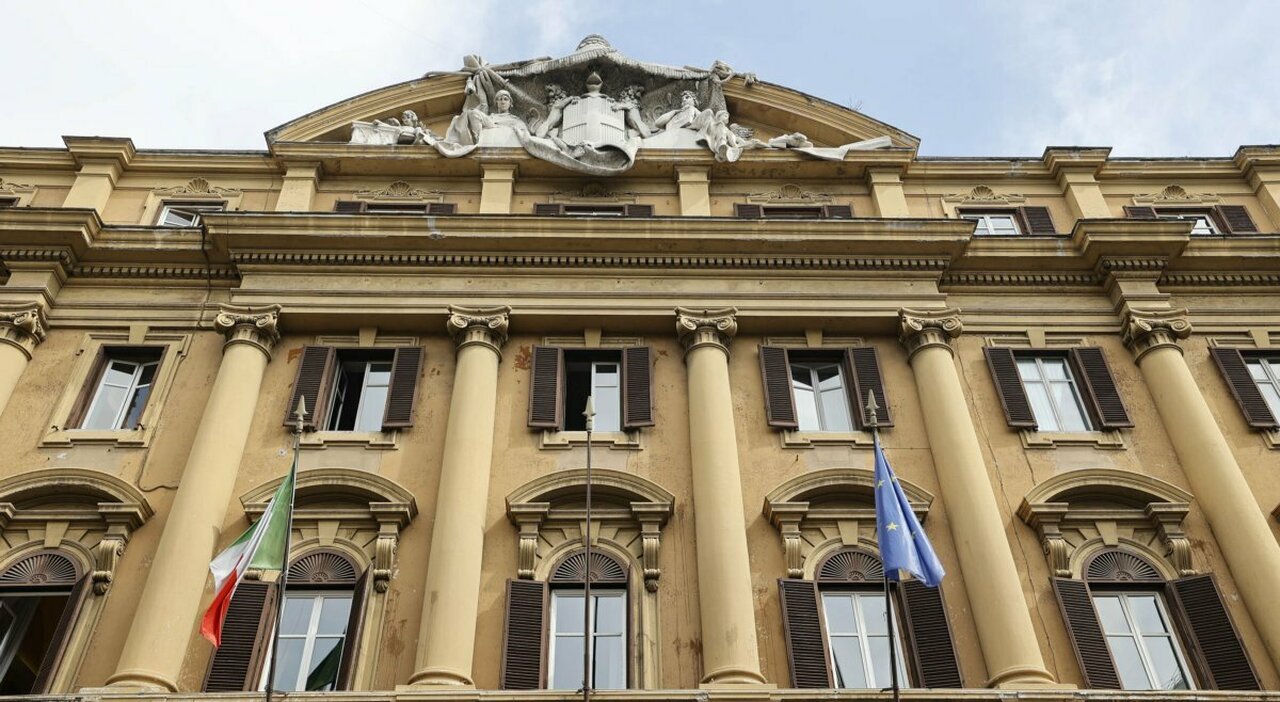 Manovra, stretta sui pagamenti della Pa ai consulenti: i debiti fiscali con l?Erario decurtati dai compensi Manovra, stretta sui pagamenti della Pa ai consulenti: i debiti fiscali con l?Erario decurtati dai compensi