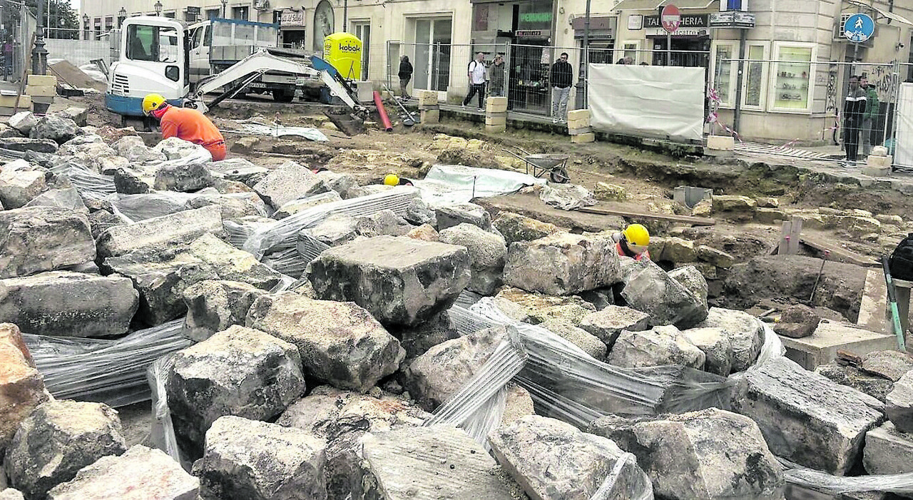 Lecce, il Natale in piazza Sant?Oronzo: gli scavi prorogati fino a gennaio Lecce, il Natale in piazza Sant?Oronzo: gli scavi prorogati fino a gennaio