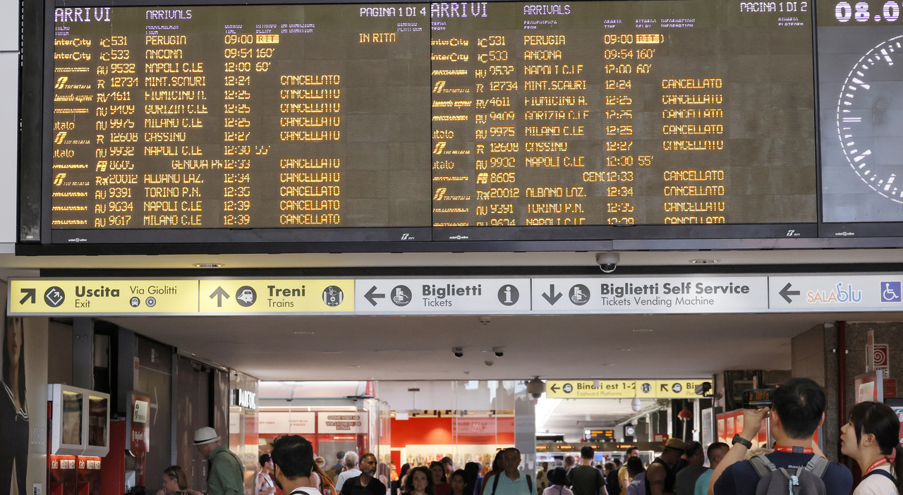 Scioperi dicembre 2025, dai bus e i treni fino agli aerei: il calendario con le date di tutte le agitazioni