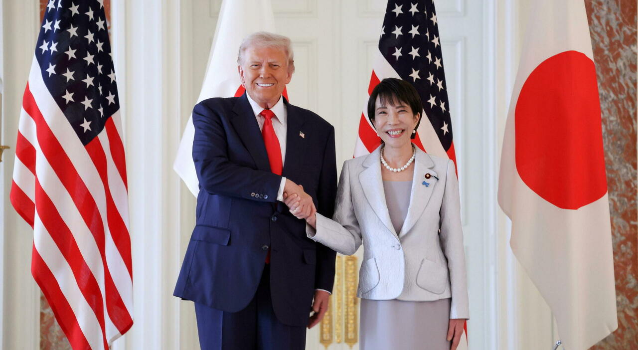 Il presidente Trump con il primo ministro giapponese Sanae Takaichi