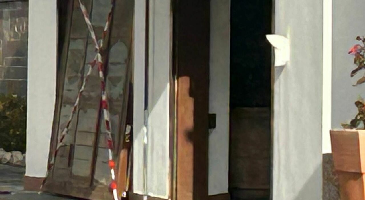 Luca Trinca muore a 55 anni schiacciato dal basculante del suo garage: stava aspettando il tecnico per ripararlo Luca Trinca muore a 55 anni schiacciato dal basculante del suo garage: stava aspettando il tecnico per ripararlo