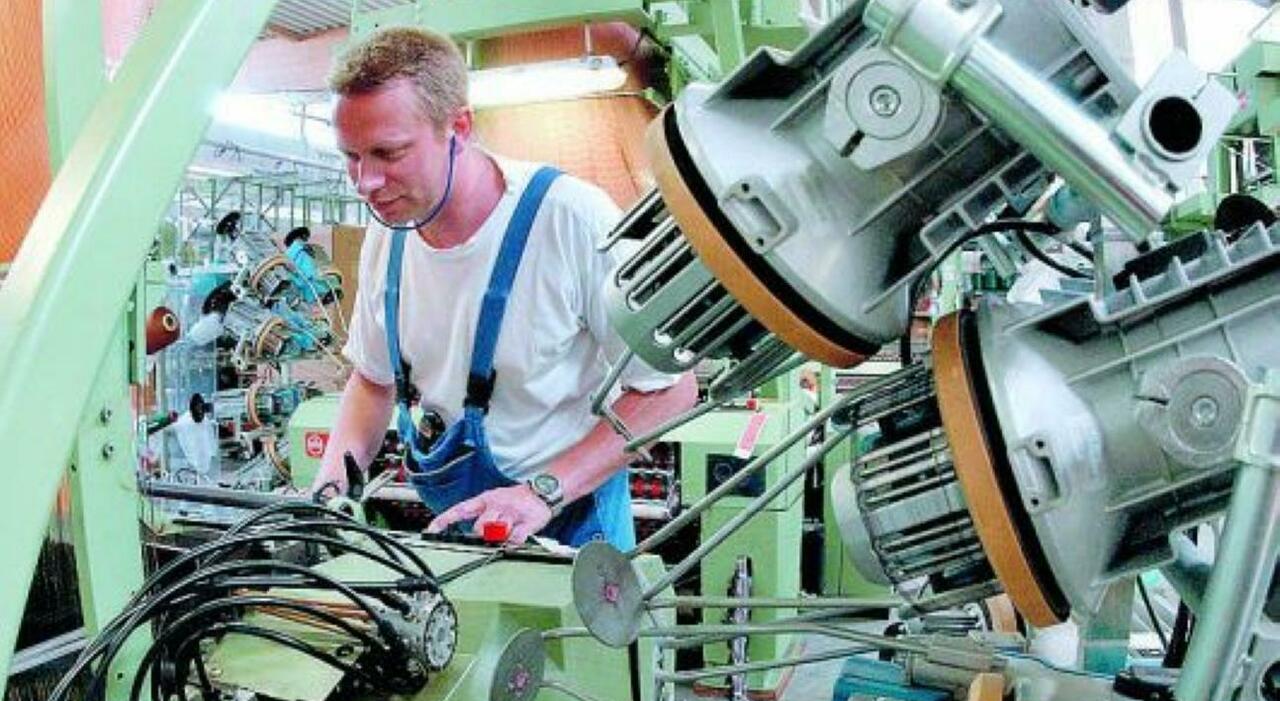 Record occupazione in Italia a ottobre 2025: tasso al 62,7%, ma calano i giovani tra i 25 34 anni