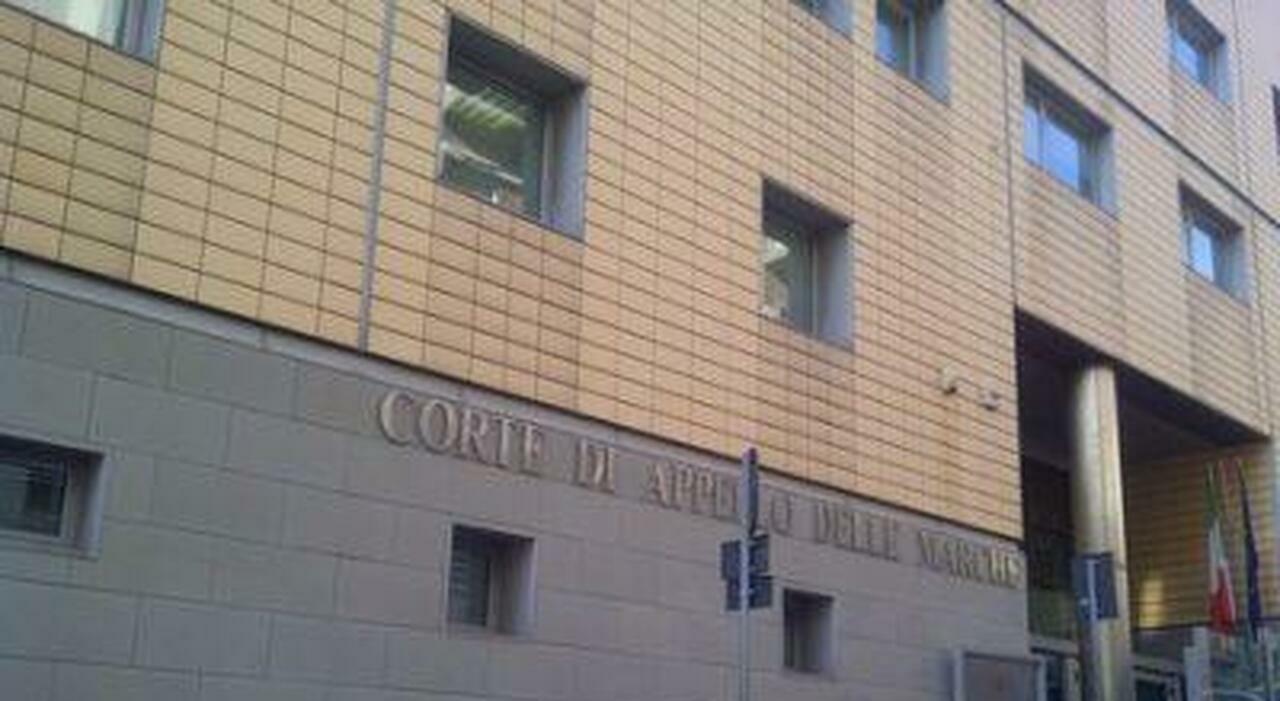 Abusi sessuali su tre studenti a scuola e durante le lezioni private: prof condannato a 8 anni Abusi sessuali su tre studenti a scuola e durante le lezioni private: prof condannato a 8 anni