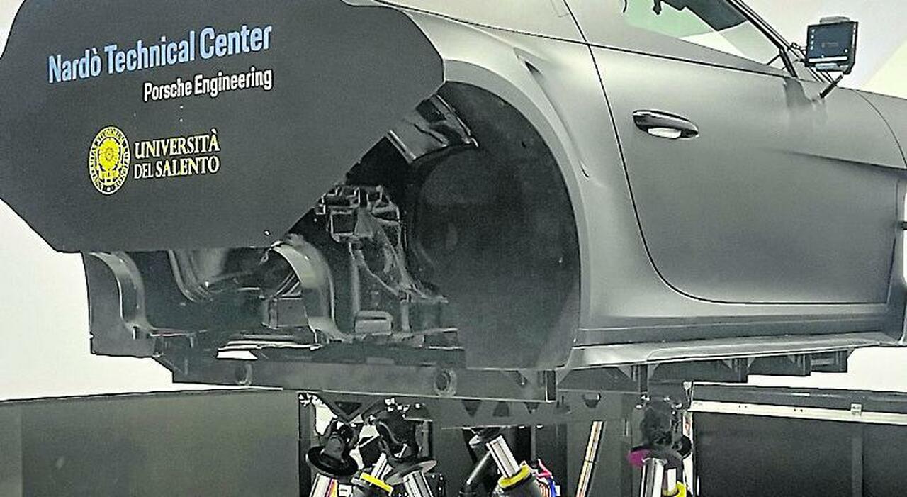 Porsche, a Nardò test su veicoli virtuali: il nuovo laboratorio per la mobilità del futuro Porsche, a Nardò test su veicoli virtuali: il nuovo laboratorio per la mobilità del futuro