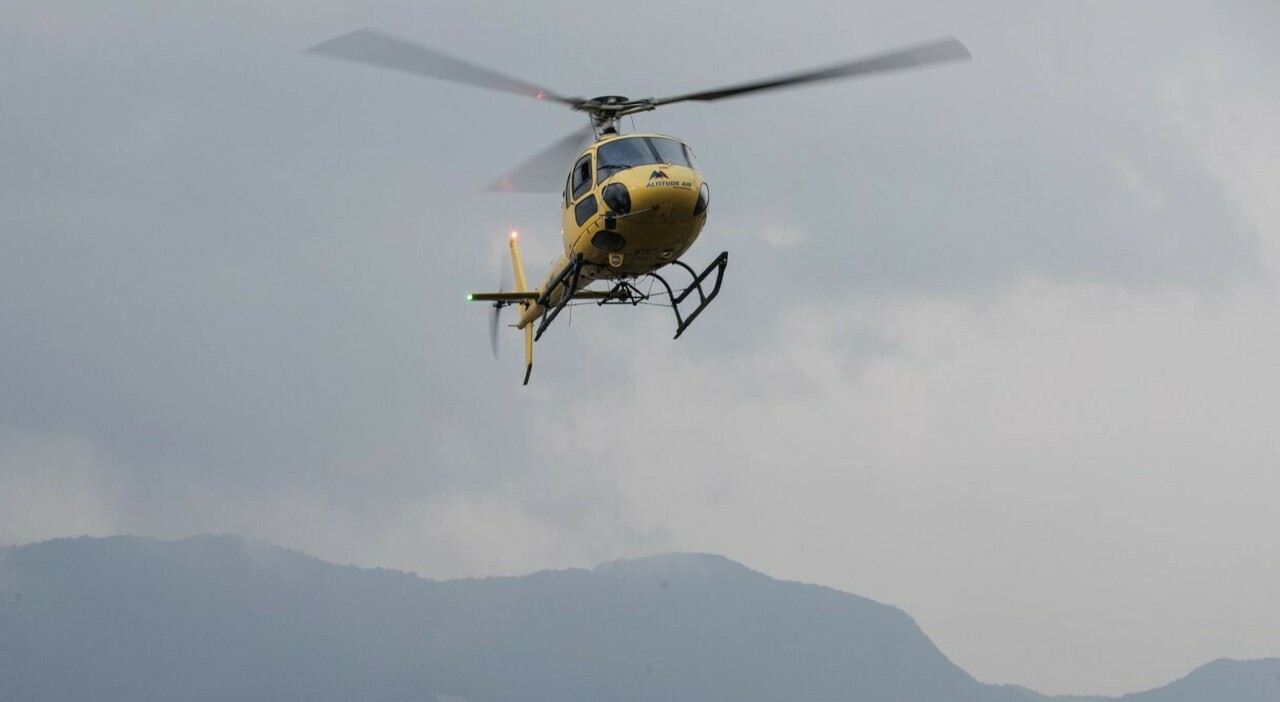 Elicottero con 4 persone a bordo precipita in Valtellina: dispersi i passeggeri