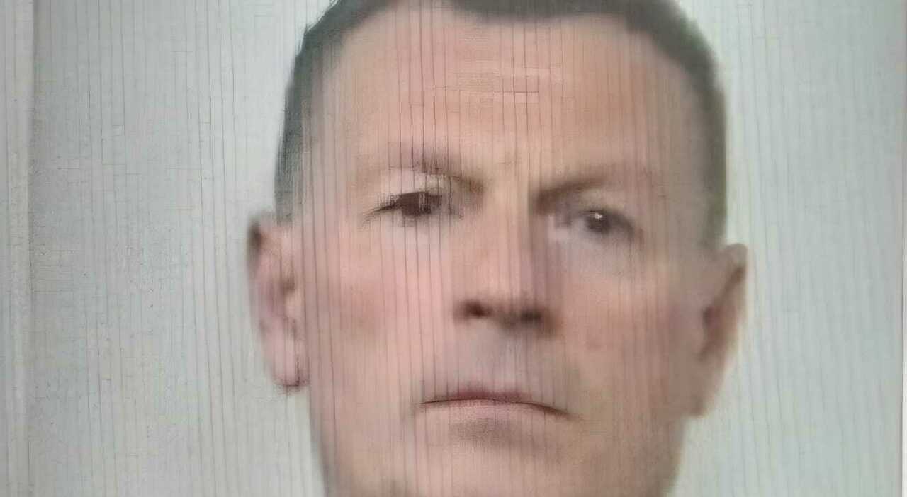 Il presunto killer trovato impiccato ad un albero e salvato da un passante che ha tagliato la corda Il presunto killer trovato impiccato ad un albero e salvato da un passante che ha tagliato la corda