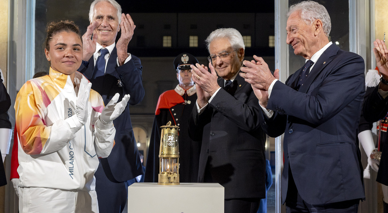 Milano Cortina 2026, la fiamma accende i Giochi. Malagò: «Messaggio di unità»