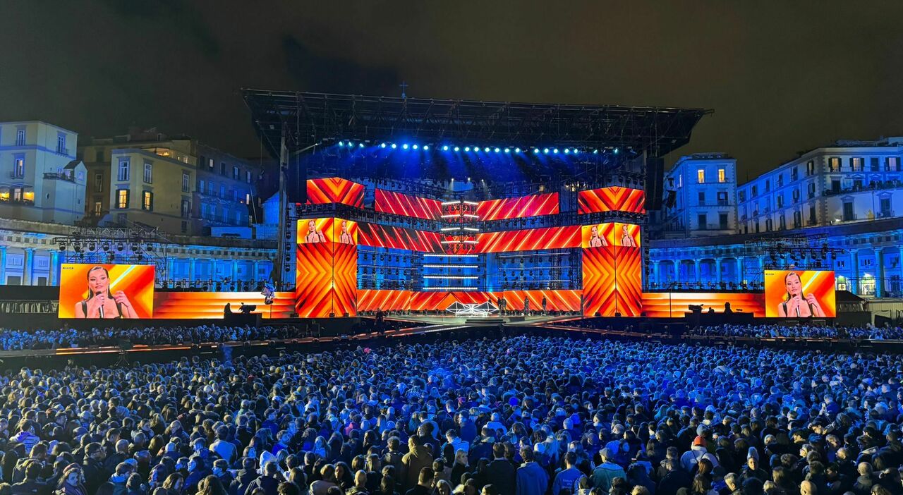 x Factor finale a Napoli: si accende piazza del Plebiscito, l x Factor finale a Napoli: si accende piazza del Plebiscito, l