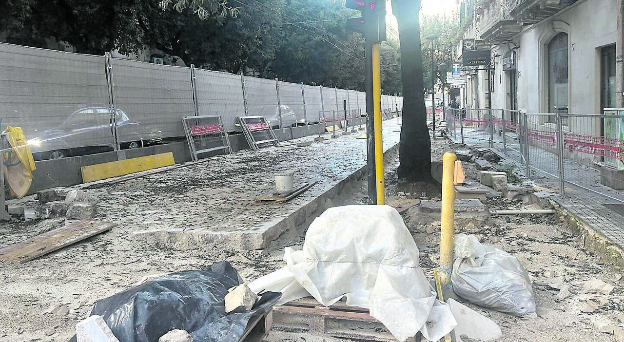 Via XXV Luglio, lavori sospesi per le feste e la riapertura slitta un?altra volta. Perché