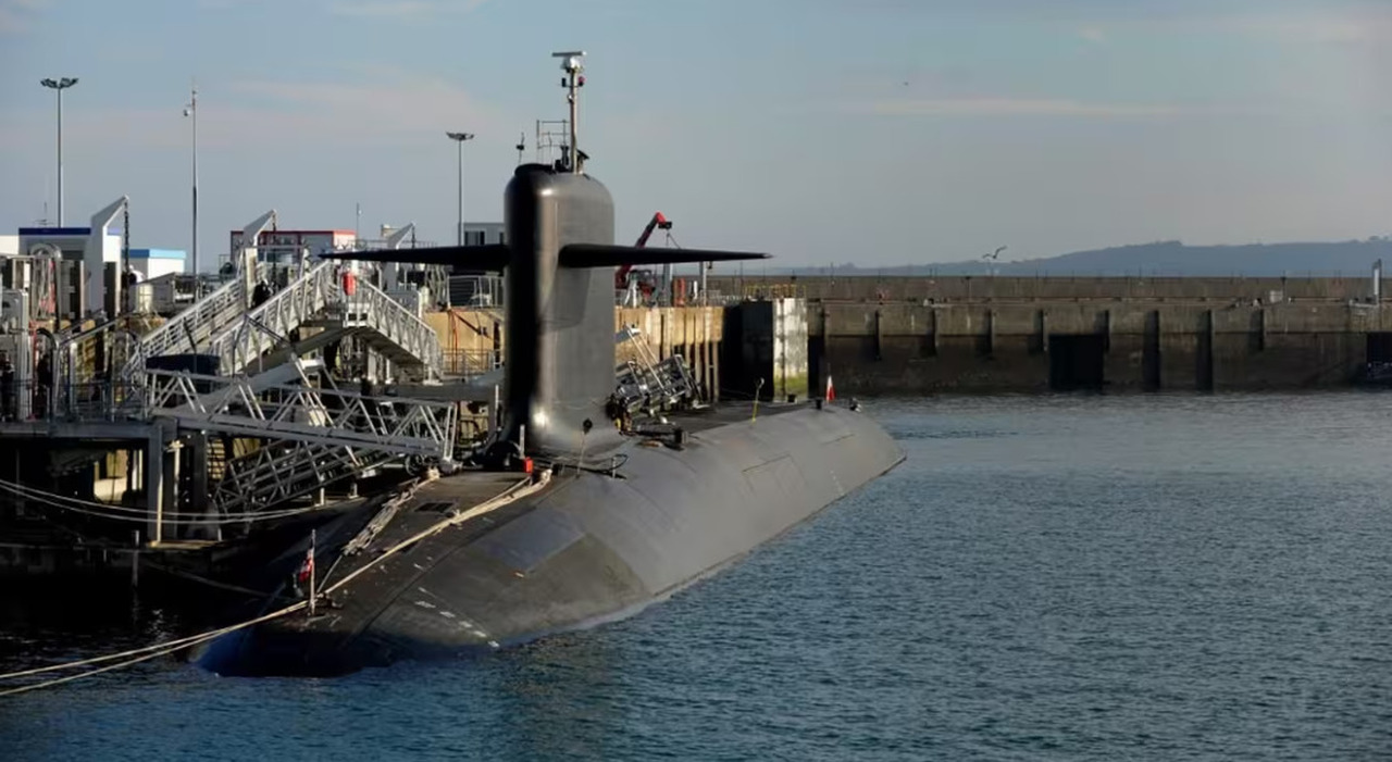 Francia, 5 droni sorvolano la base dei sottomarini nucleari: l