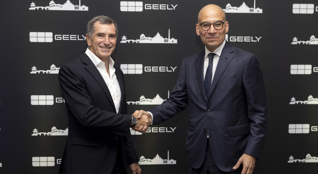 Da sinistra Marco Santucci, managing director Geely Italia con Fady Jameel, vice presidente di Jameel Motors