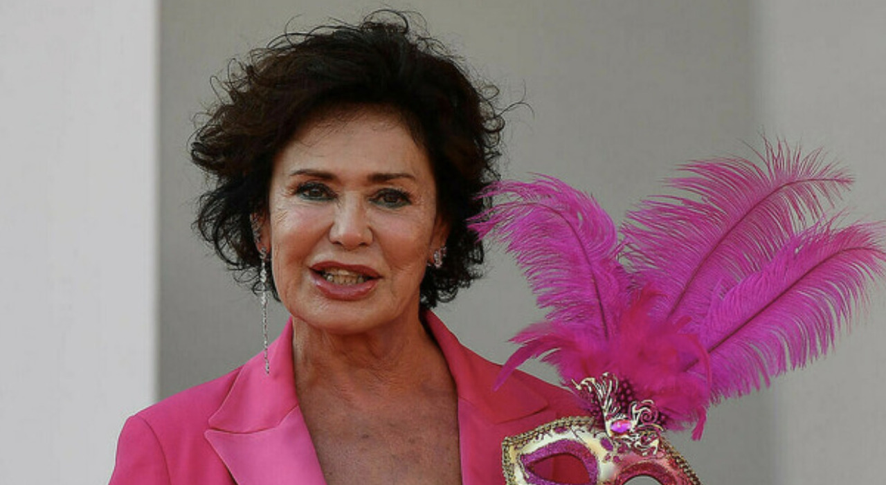 Corinne Clery a Verissimo, la lite con Serena Grandi, il rapporto (inesistente) con il figlio e la chirurgia estetica: «Voglio vivere tutte le età»