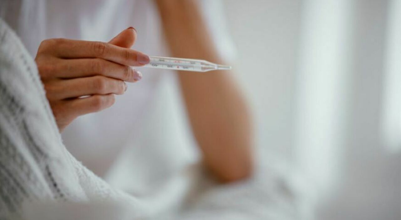 Influenza, già 3,3 milioni di casi. I sintomi (diversi dal Covid) e come curarsi: «No antibiotici, paracetamolo solo in un caso»