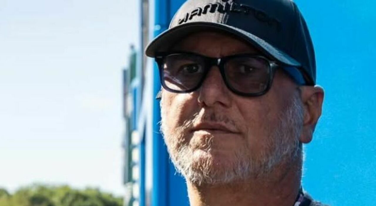 Carlo Vanzini, il telecronista Sky: «Ho un tumore al pancreas, mia sorella morì dello stesso male. Sono gonfio e pelato, sui social pensavano a un cambio look» Carlo Vanzini, il telecronista Sky: «Ho un tumore al pancreas, mia sorella morì dello stesso male. Sono gonfio e pelato, sui social pensavano a un cambio look»