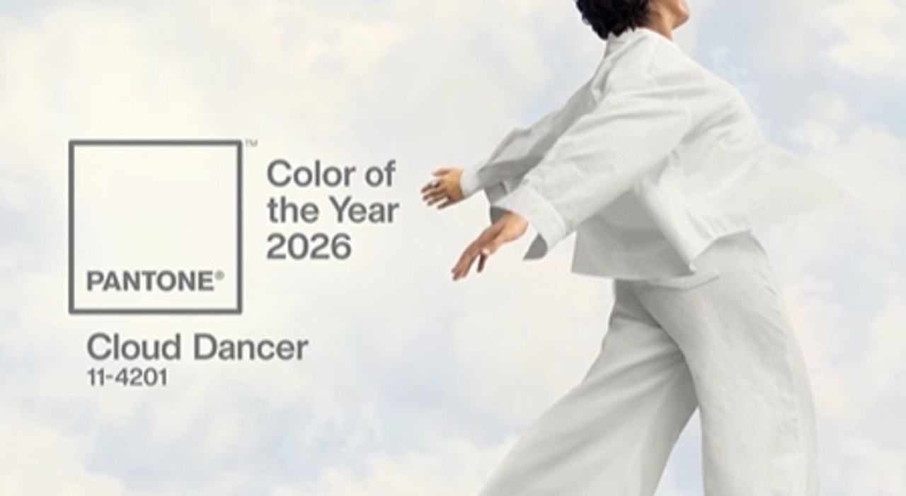 https://statics.cedscdn.it/photos/MED_HIGH/2025/12/06/9230140_06112323_pantone_colore_anno_cloud_dancer.jpg