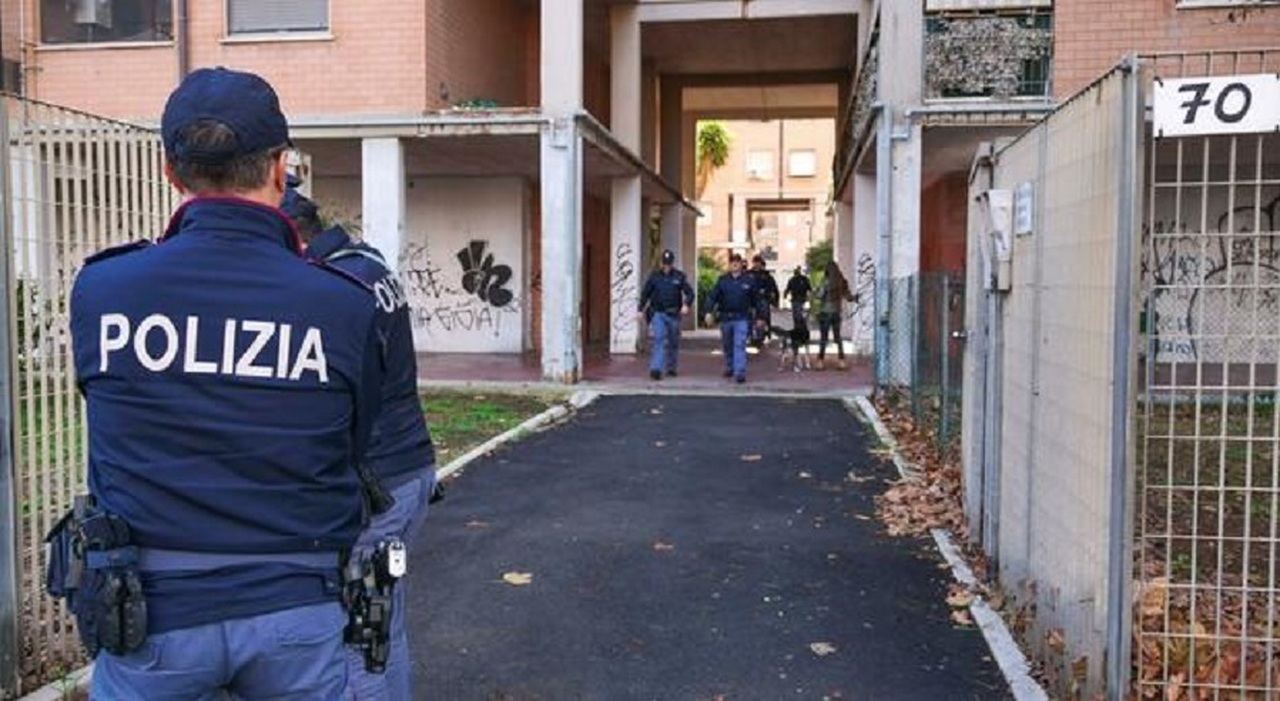 uccide la nonna 80enne a martellate e scappa in treno il nipote trovato a una fermata della metro ferito anche il compagno della mamma da Leggo.it uccide la nonna 80enne a martellate e scappa in treno il nipote trovato a una fermata della metro ferito anche il compagno della mamma